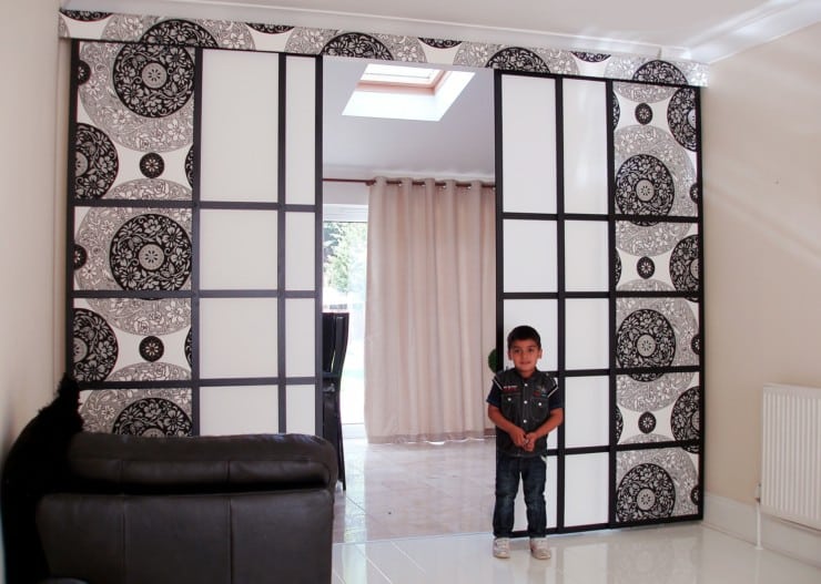 Acoustic room divider to soundproof a room