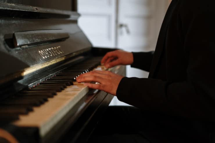 How to soundproof a piano room and apartment