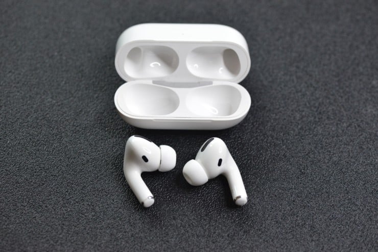 airpod pro will not stay in ear