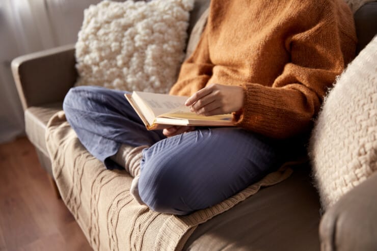 How To Create A Cozy Winter Reading Corner At Home
