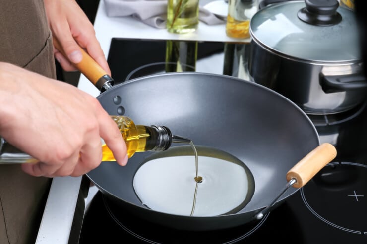 What kind of oil is best to use in a wok