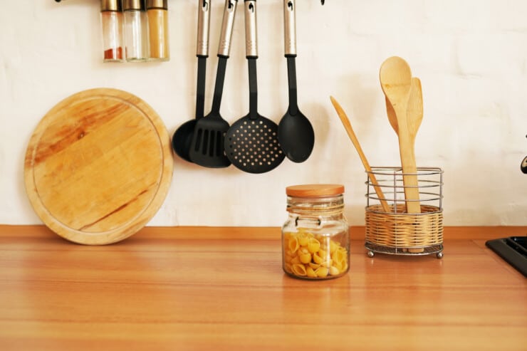 Can I use wooden spoon on ceramic pan